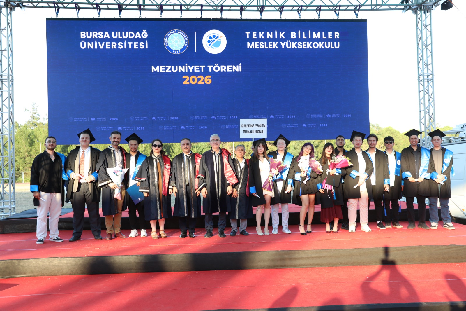 Bursa Uludağ Üniversitesi Teknik Bilimler Meslek Yüksekokulu'nda Mezuniyet Coşkusu